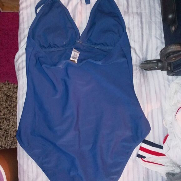 4 bathing suit pieces - Picture 13 of 14